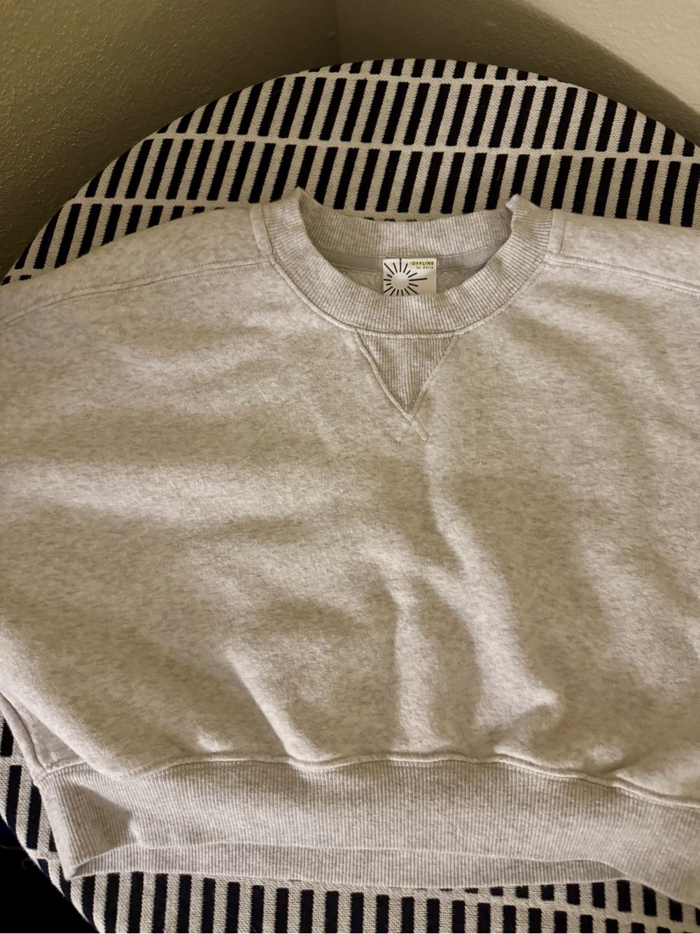 aerie Light Gray Cropped Crewneck Sweatshirt - Picture 3 of 4